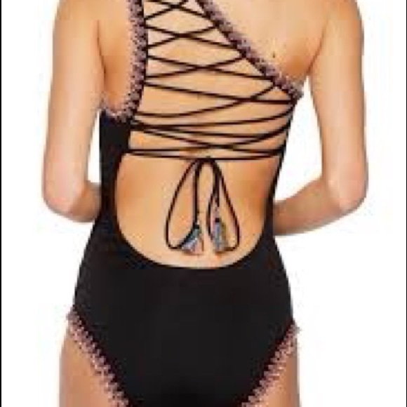 Becca One Piece - Picture 2 of 4